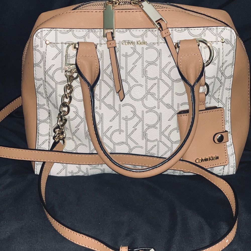 Cross body Calvin Klein purse 👜